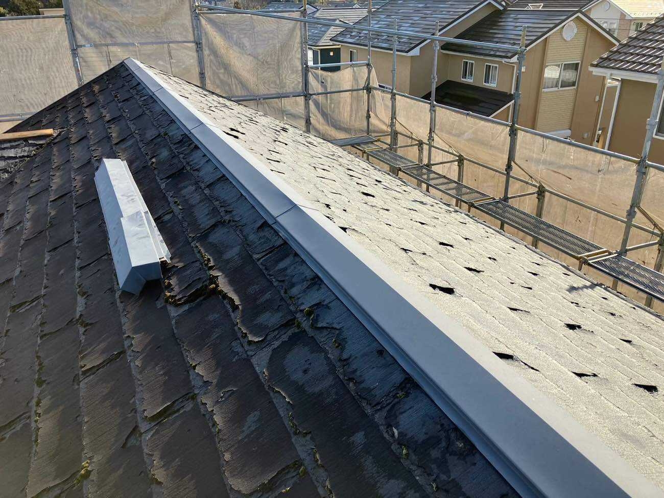 名古屋市千種区にてパミールが使用された屋根のカバー工事・棟板金を解体し防水シートの施工準備